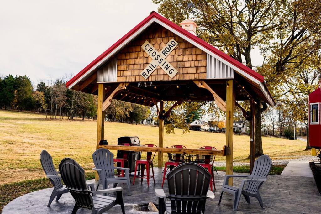 Bourbon Trail: Caboose On The Farm Villa Lawrenceburg Exterior foto
