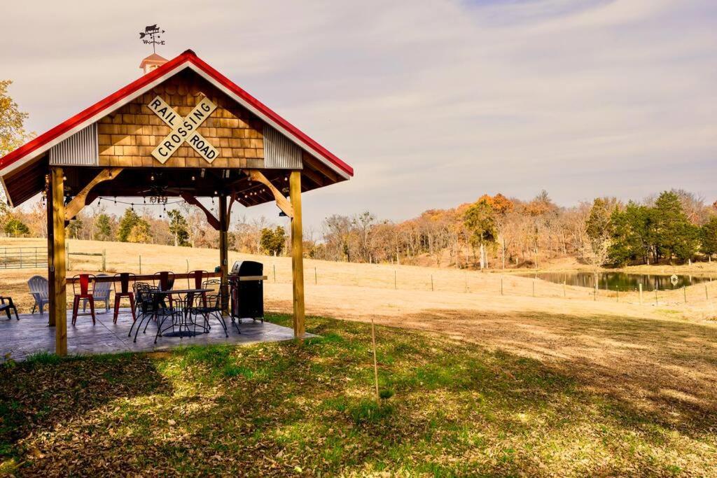 Bourbon Trail: Caboose On The Farm Villa Lawrenceburg Exterior foto