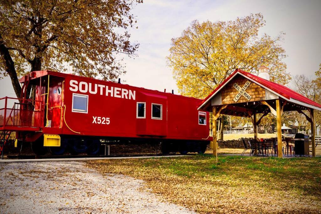 Bourbon Trail: Caboose On The Farm Villa Lawrenceburg Exterior foto