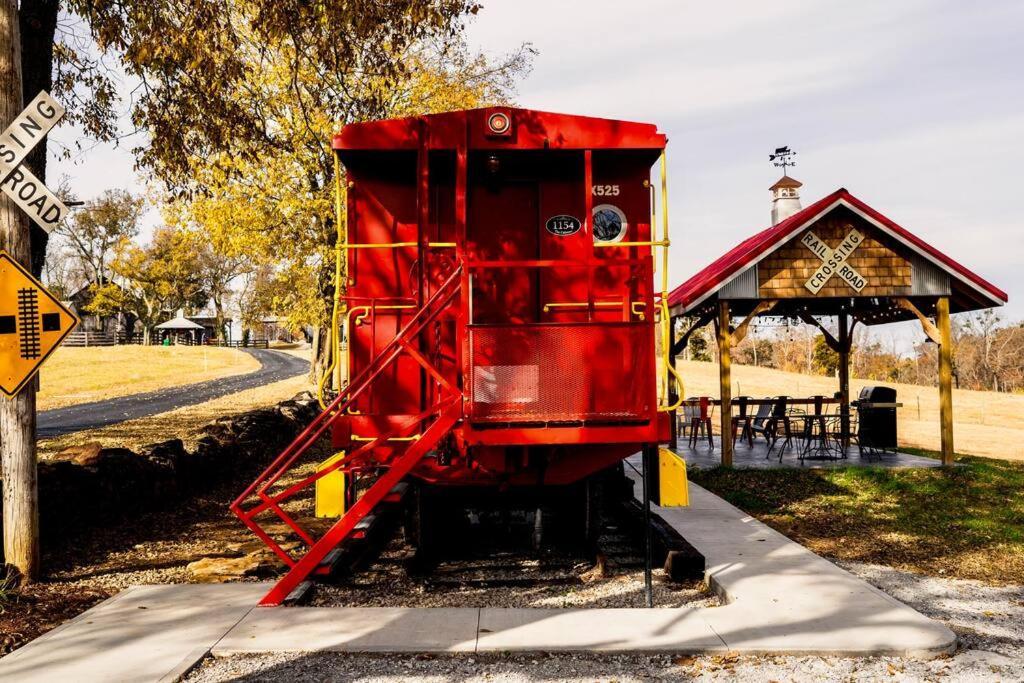Bourbon Trail: Caboose On The Farm Villa Lawrenceburg Exterior foto
