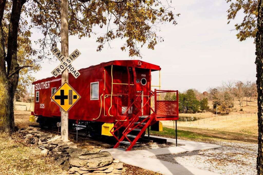Bourbon Trail: Caboose On The Farm Villa Lawrenceburg Exterior foto